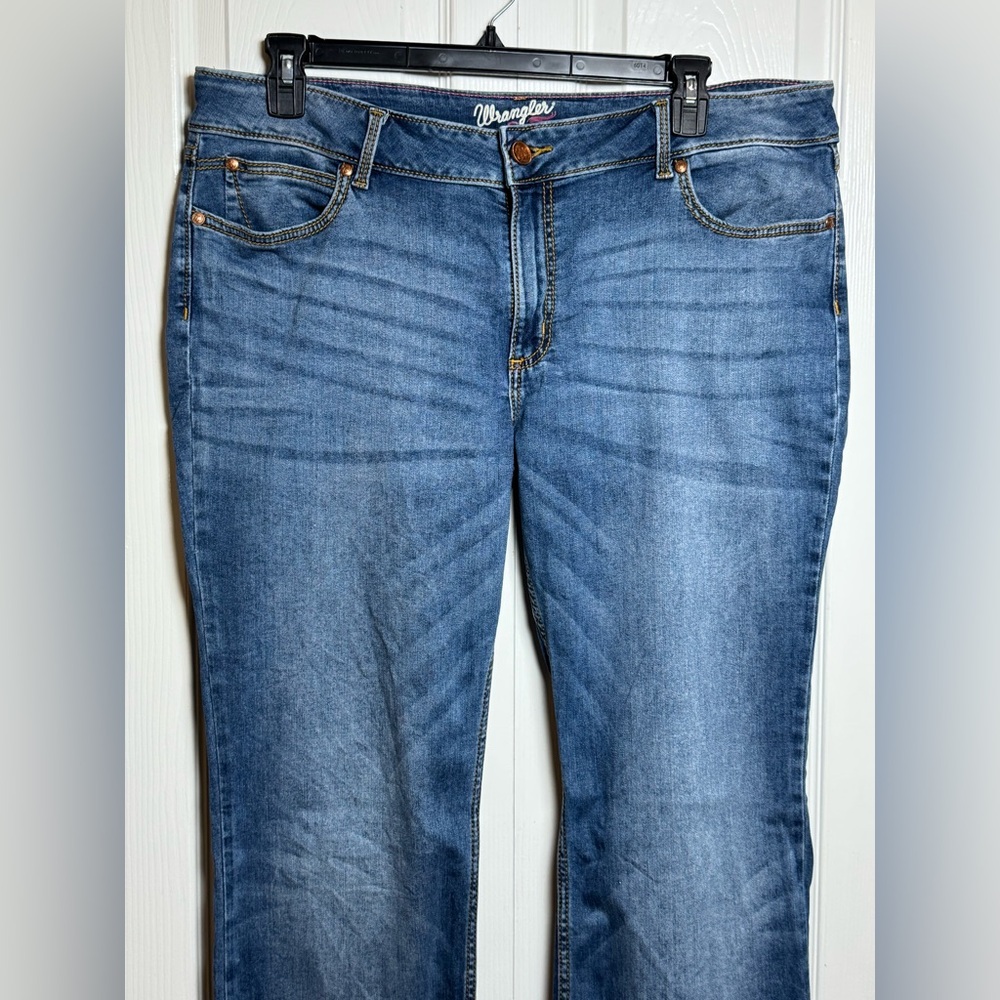 Wrangler Women's Straight Leg Denim Jeans - Picture 2 of 8